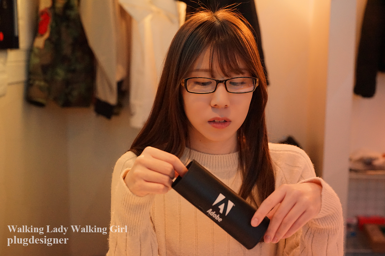 Walking Lady Walking Girl_199