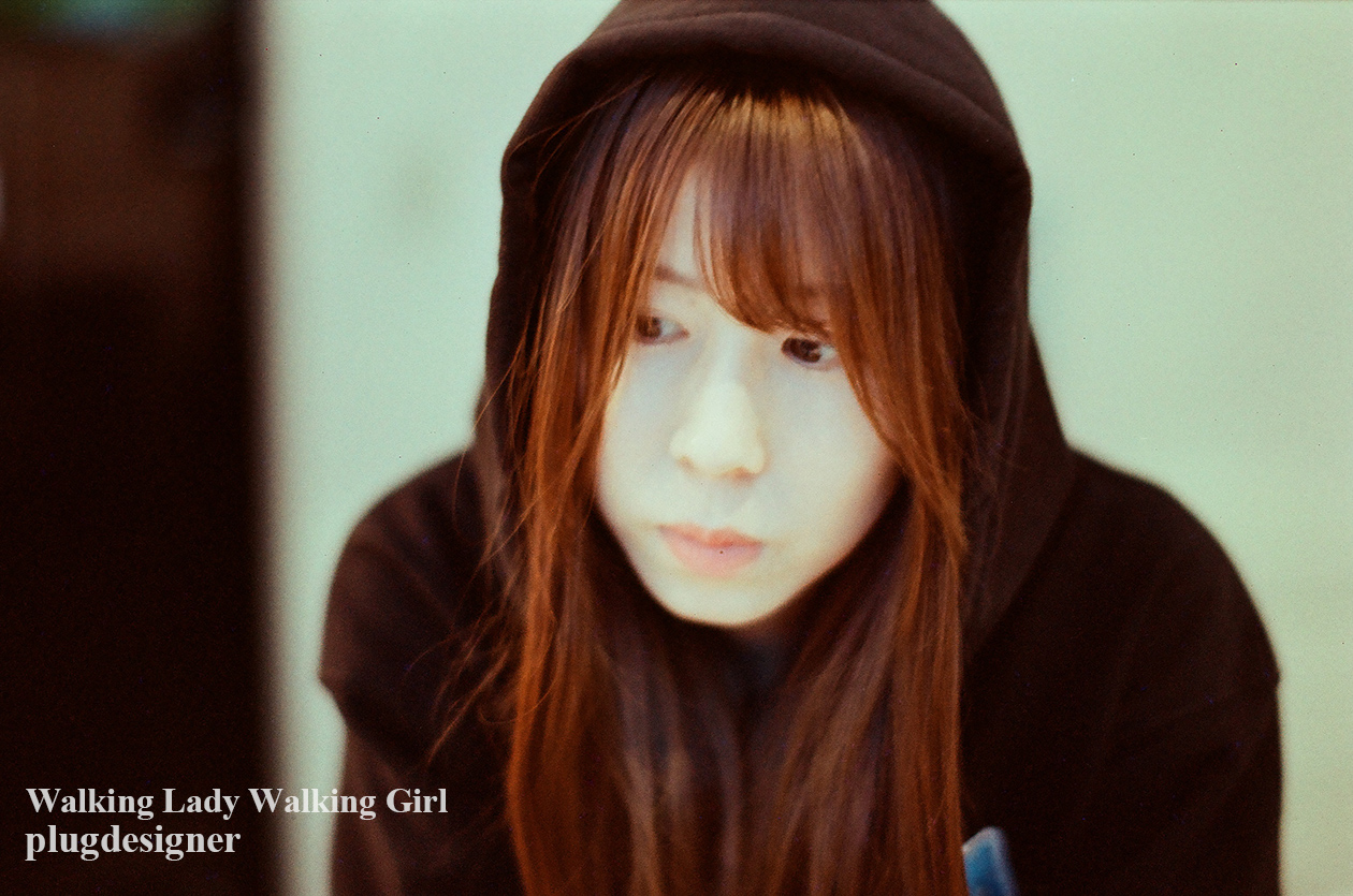 Walking Lady Walking Girl_202